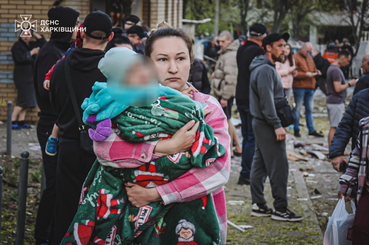 Внаслідок ранкового удару по житловому кварталу та цивільному підприємству у Основ’янському районі Харкова 1 людина загинула, майже 60 постраждали, з них 5 дітей
