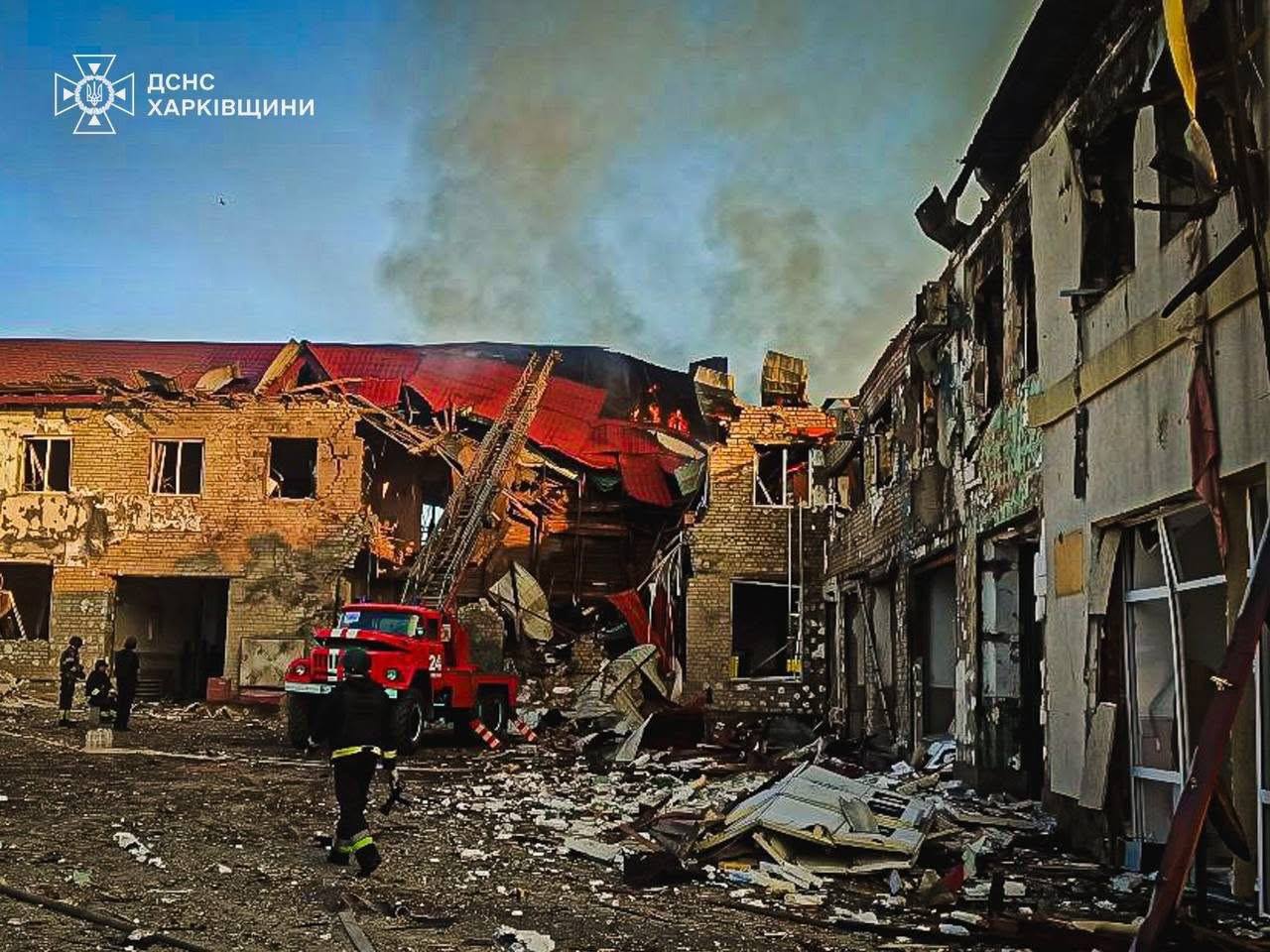 Внаслідок нічної масованої атаки БпЛА на місто Лозова одна людина загинула, ще 10 постраждало