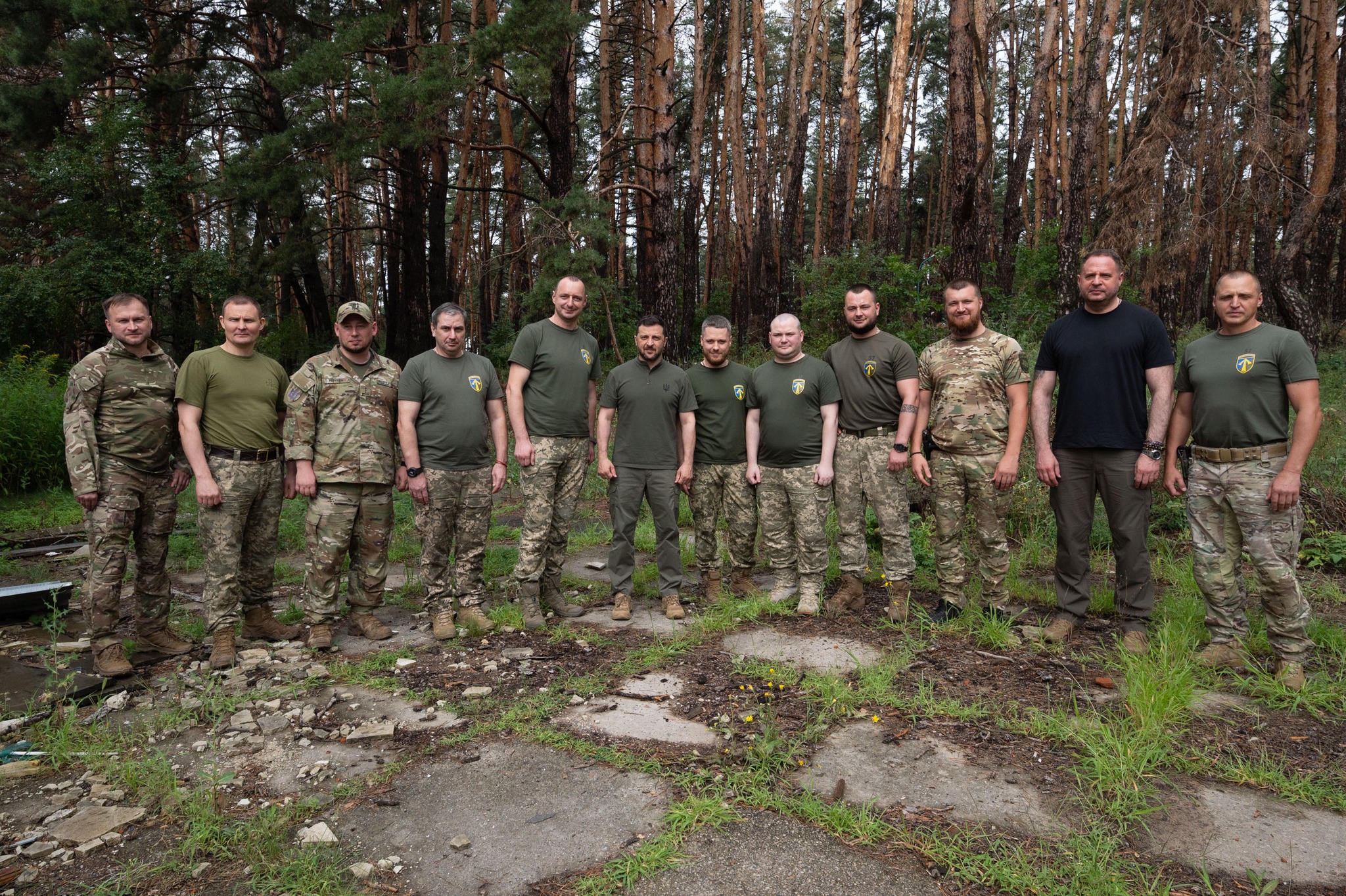 Президент України Володимир Зеленський зустрівся із військовими, які обороняють країну на Вовчанському напрямку