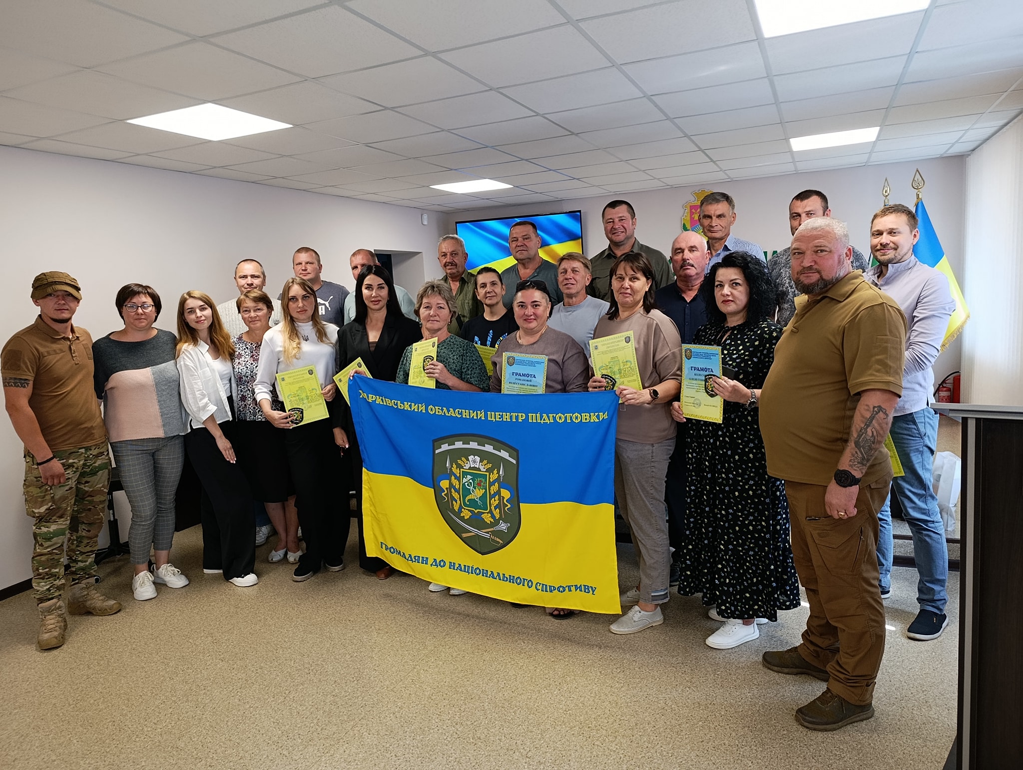 80 жителів Лозівського району отримали свідоцтва про проходження курсу підготовки до національного спротиву