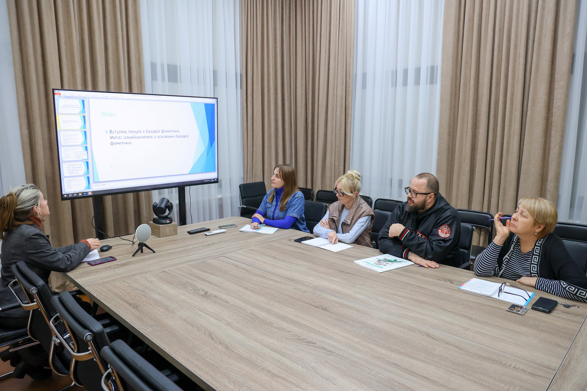Для фахівців Харківської обласної ради стартували курси з англійської мови