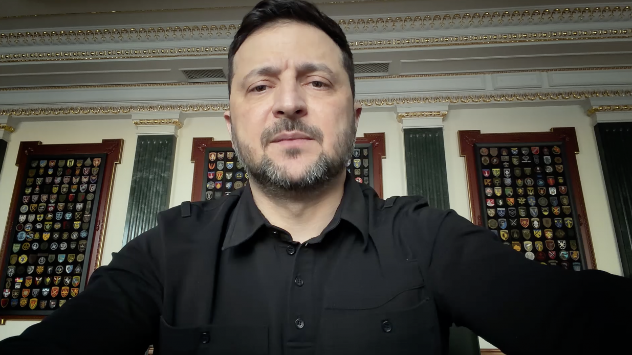 Продовжуємо кожен день працювати спеціально, щоб наступний раунд перемовин міг принести результати для України, для миру – звернення Президента України Володимира Зеленського