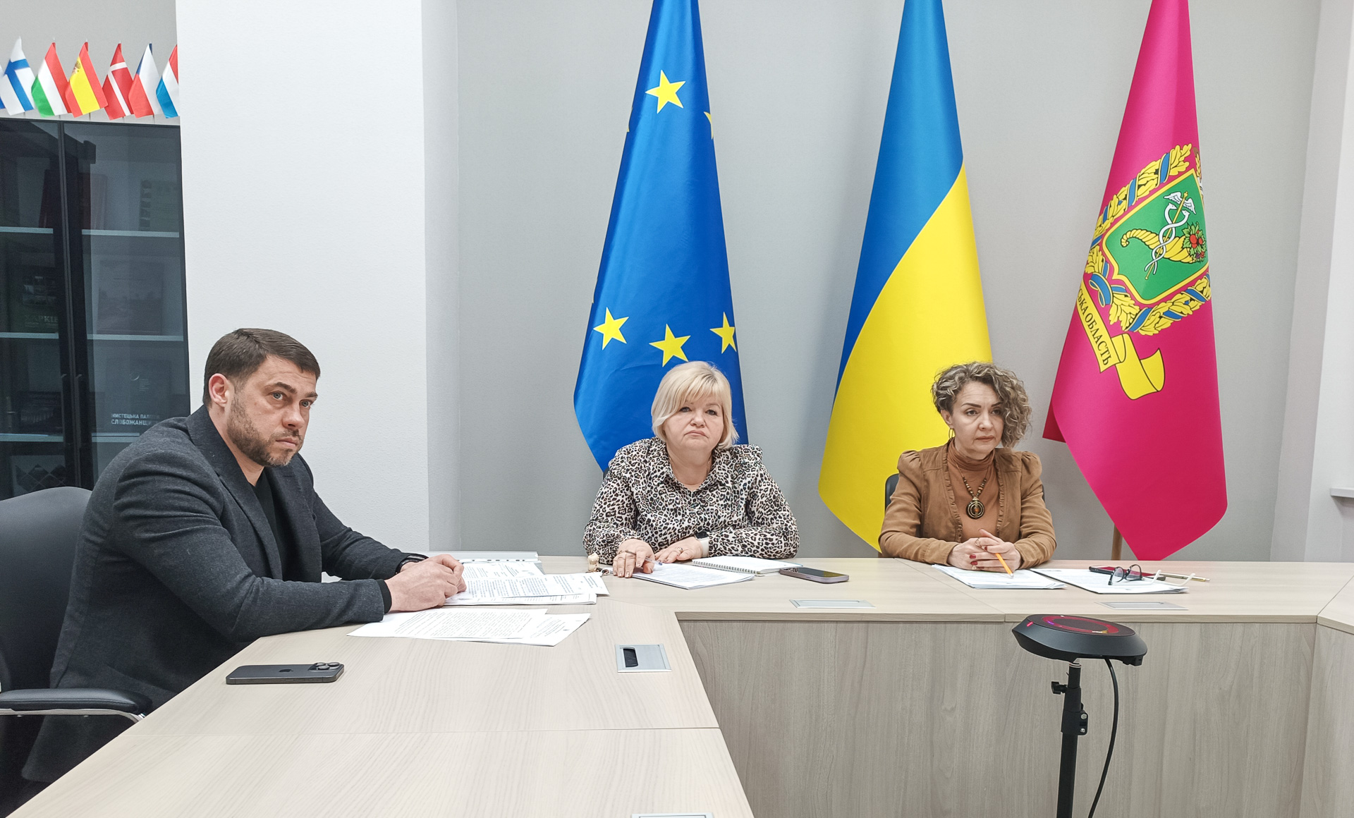 Фахівці виконавчого апарату Харківської обласної ради долучилися до робочої онлайн-наради щодо обговорення стану дотримання прав людини в місцях несвободи регіону