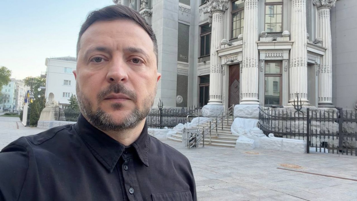 Затвердив сьогодні нові наші операції: якщо Росія не хоче дипломатії, має бути до дипломатії примус – звернення Президента України Володимира Зеленського
