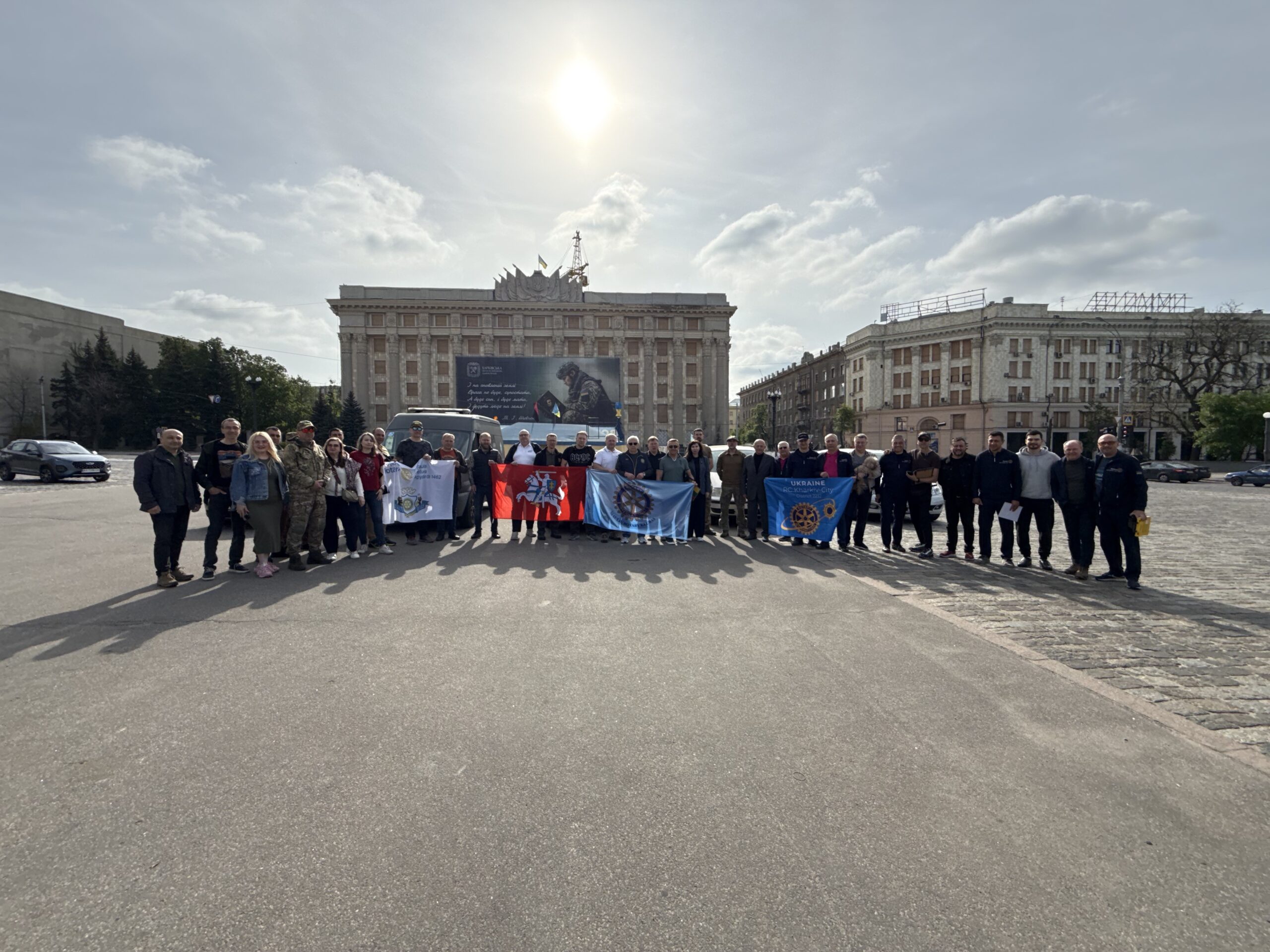 Литовські партнери передали п’ять автомобілів для українських військових